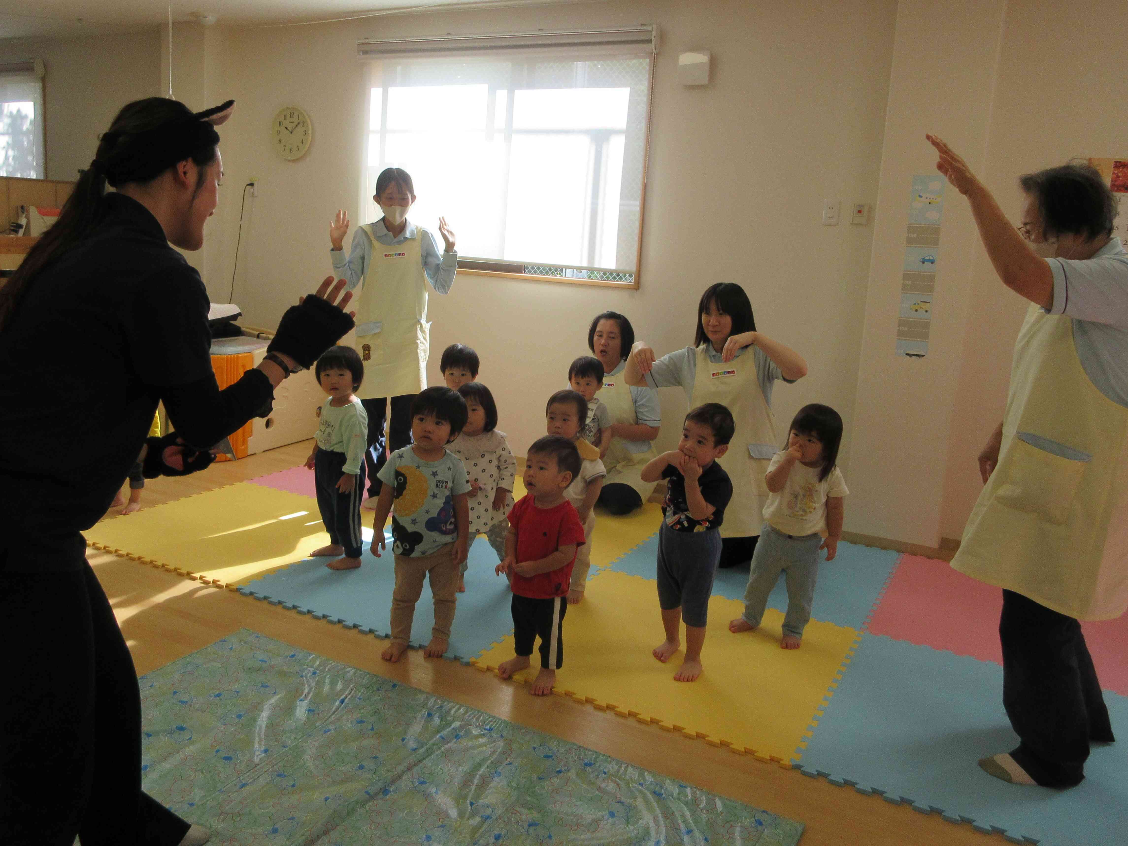 英語であそぼう｜ニチイキッズみずえ小規模保育園｜ニチイキッズ